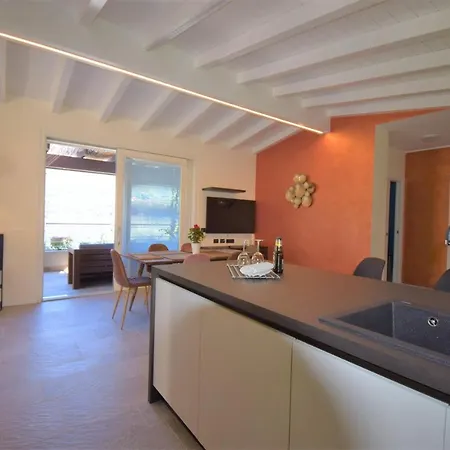 Jolanda Bellagio Wild Flowers Apartment