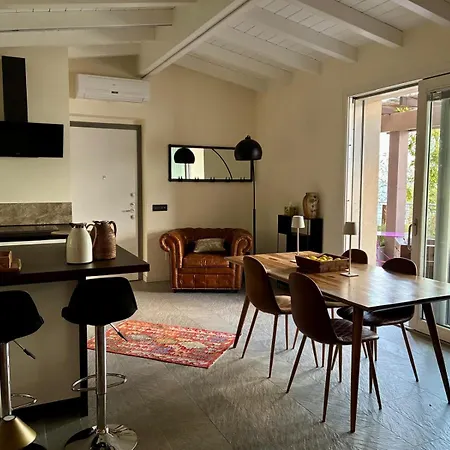 Jolanda Bellagio Wild Flowers Apartment Onno